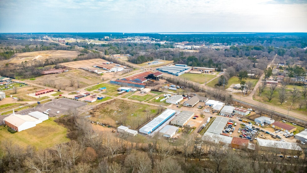 More Photos Of 5849 N Commerce Plz, Jackson Self Storage For Sale