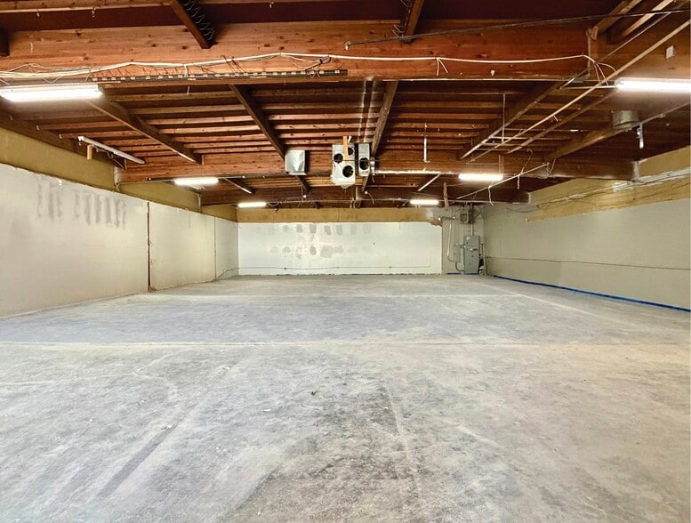 More Photos Of 14768 Calvert St, Van Nuys Warehouse For Sale