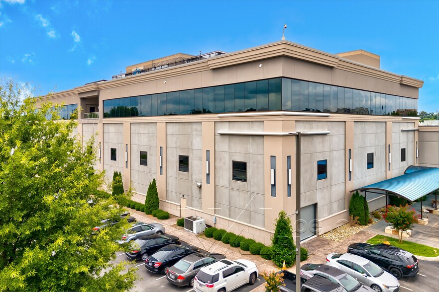 More Photos Of 9600 Parkside, Knoxville Distribution For Lease