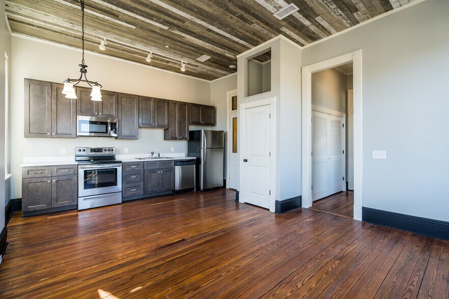 More Photos Of 201 Chatham St, Sanford Office Residential For Sale