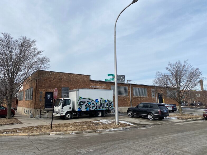 More Photos Of 1700 N Throop St, Chicago Office For Lease