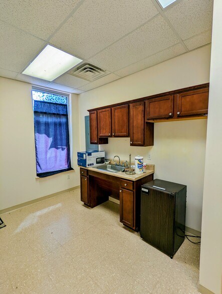 More Photos Of 16021 Kairos Rd, Colonial Heights Medical For Lease