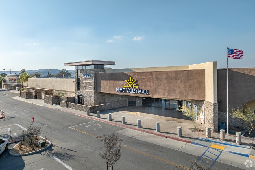 More Photos Of 2200 W Florida Ave, Hemet Unknown For Lease