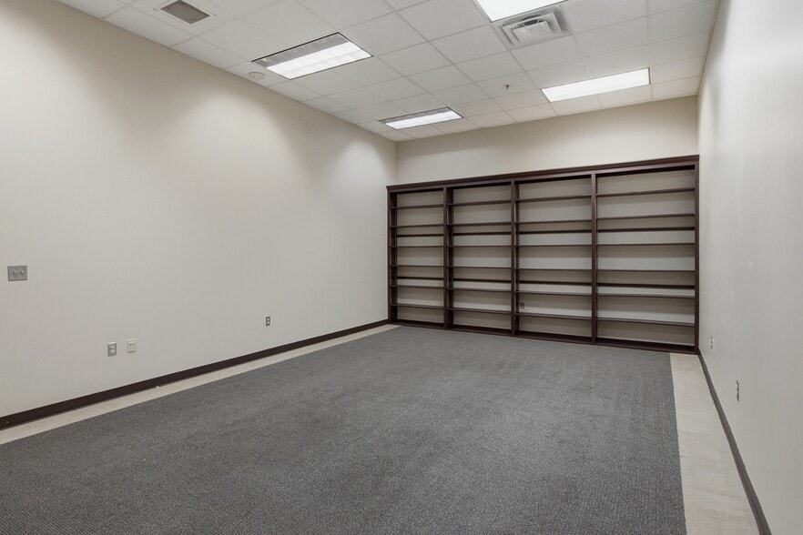 More Photos Of 421 Main St, Franklin Storefront Retail Office For Lease