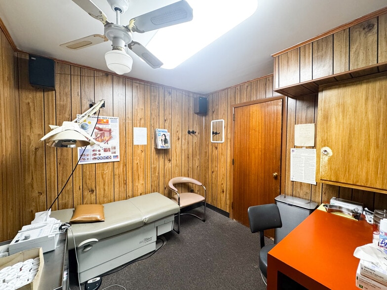 More Photos Of 209-17 union tpke, Oakland Gardens Storefront Retail Residential For Lease