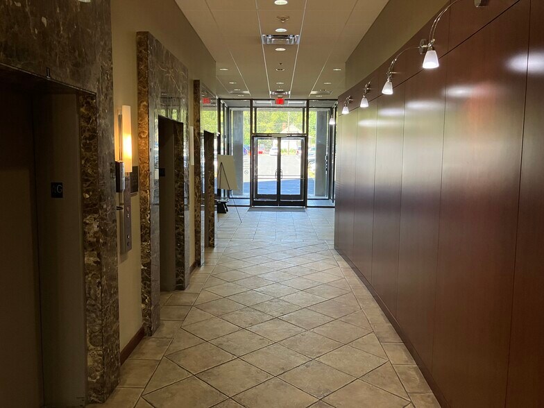 More Photos Of 2714 Union Avenue Ext, Memphis Office For Sale