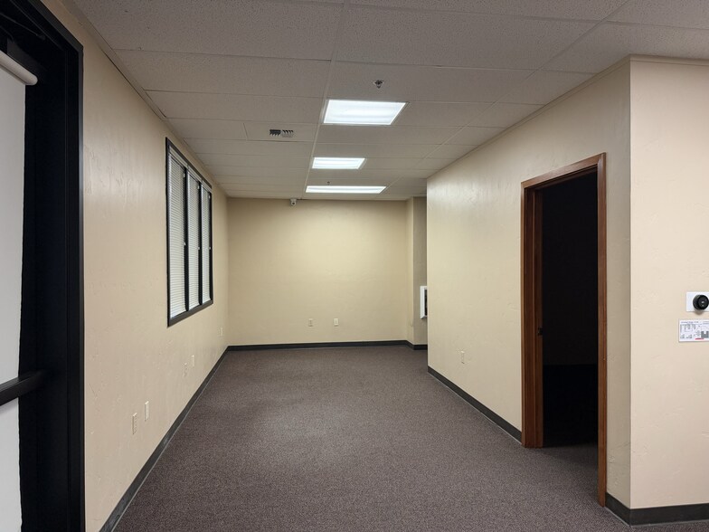 More Photos Of 1414 E F St, Oakdale Office For Sale