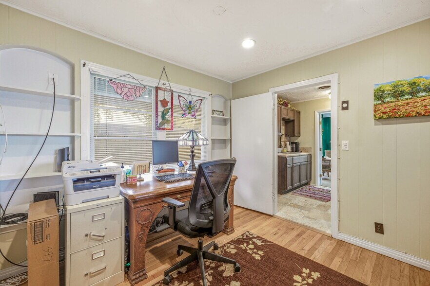 More Photos Of 416 S Morgan St, Granbury Office For Sale
