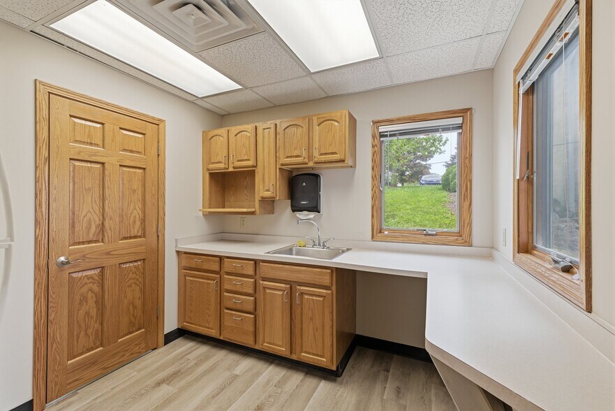 More Photos Of 1221 S Trimble Rd, Mansfield Office For Lease