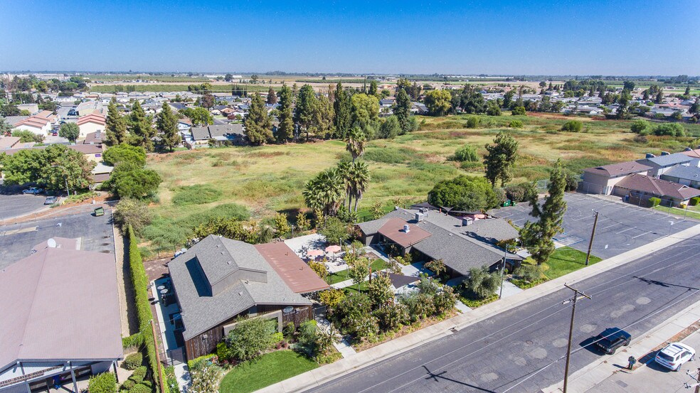 More Photos Of 19920 1st St, Hilmar Restaurant For Lease