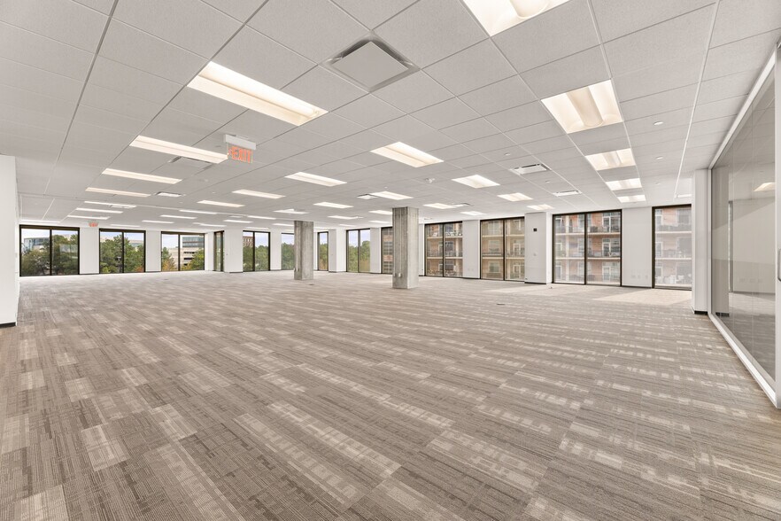 More Photos Of 21 Waterway Ave, The Woodlands Office For Lease