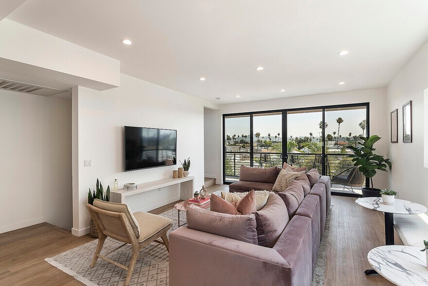 More Photos Of 811 N Harvard Blvd, Los Angeles Multifamily For Sale
