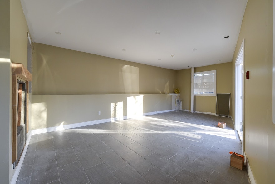 More Photos Of 9103 Glover Rd, Langley Storefront Retail Residential For Lease