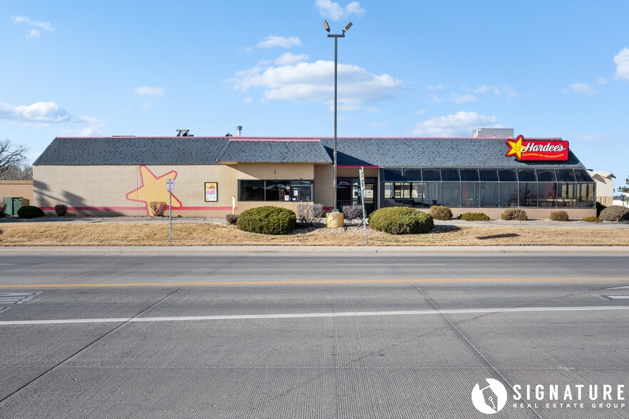 Primary Photo Of 207 S Miller Ave, Gillette Fast Food For Sale