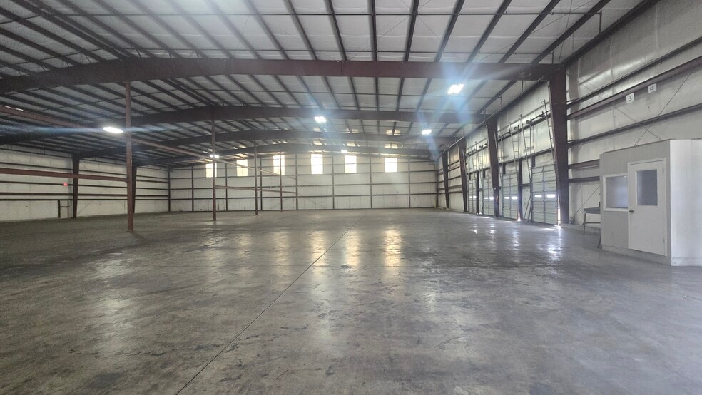 More Photos Of 113 Industrial Park Dr, Lincolnton Warehouse For Lease
