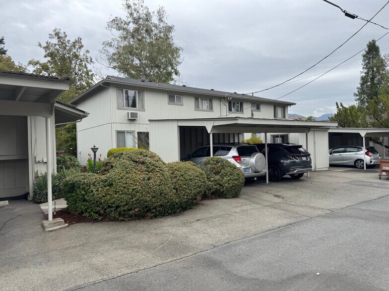 More Photos Of 305 NE C St, Grants Pass Apartments For Sale