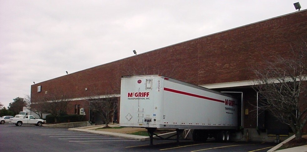 More Photos Of 822 James Record Rd, Huntsville Warehouse For Lease