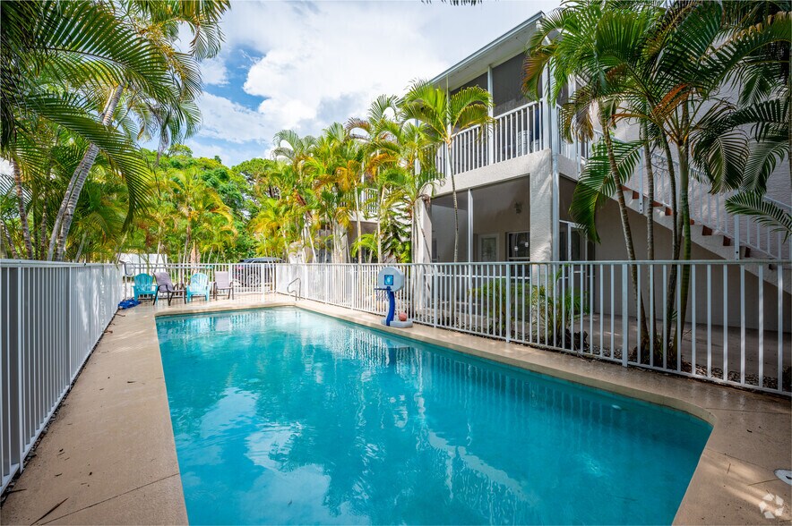 More Photos Of 1700-1704 Redwood St, Sarasota Apartments For Sale