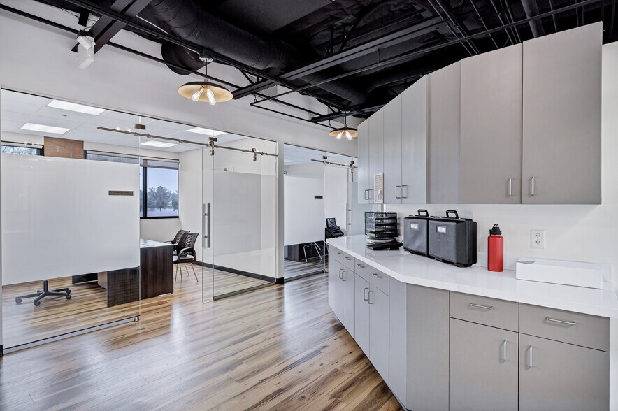 More Photos Of 2727 N 3rd St, Phoenix Office For Sale