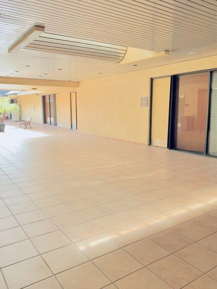 More Photos Of 8370 W Flagler St, Miami Medical For Lease