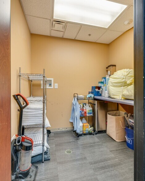 More Photos Of 400-444 Clinchfield St, Kingsport Medical For Sale