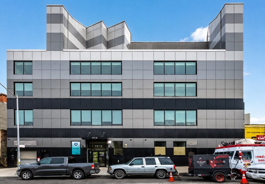 Primary Photo Of 1976 Crotona Pky, Bronx Medical For Lease