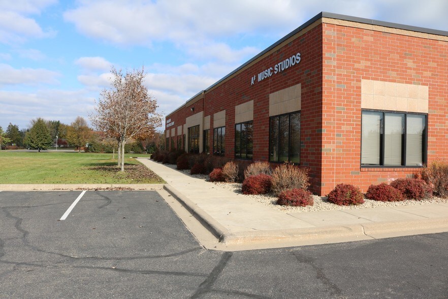 More Photos Of 8811 92nd St S, Cottage Grove Office For Lease