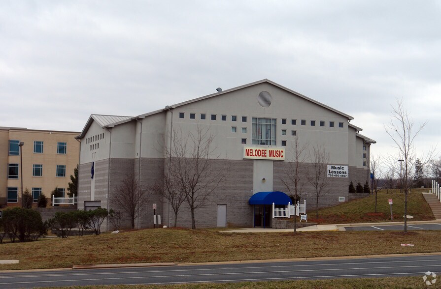 More Photos Of 46077 Lake Center Plz, Sterling Freestanding For Sale