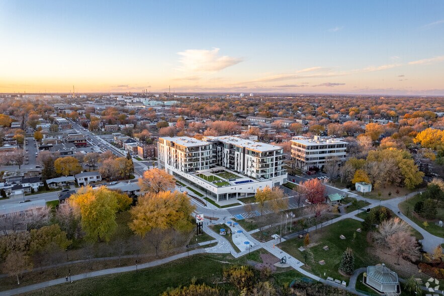 More Photos Of 11300 Rue Notre-Dame E, Montréal-Est Apartments For Sale