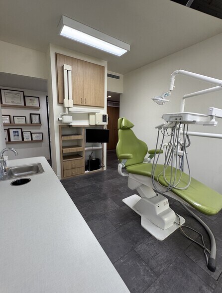 More Photos Of 814 W Foothill Blvd, Monrovia Medical For Sale