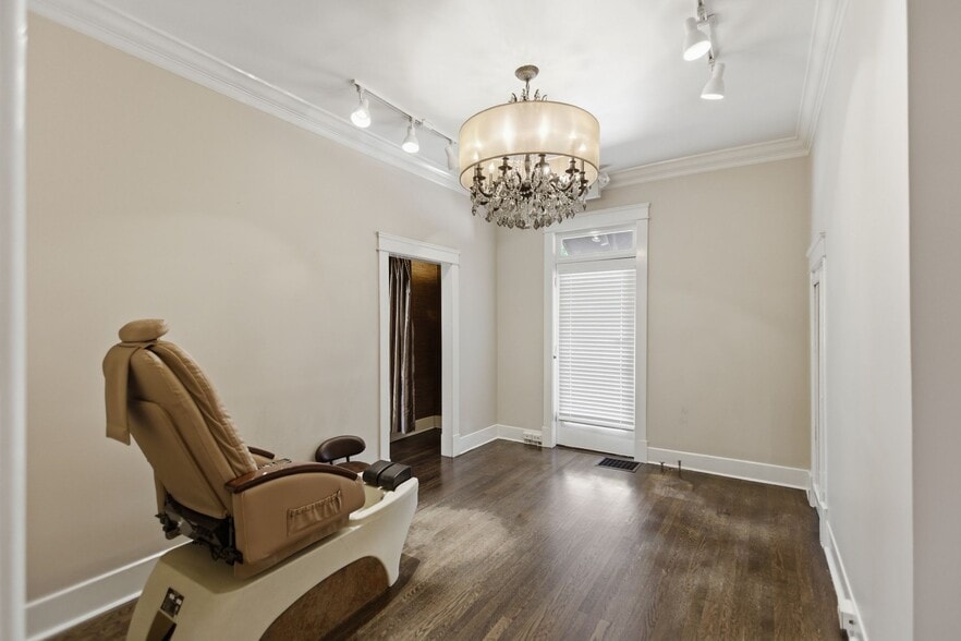 More Photos Of 211 29th Ave N, Nashville Freestanding For Lease