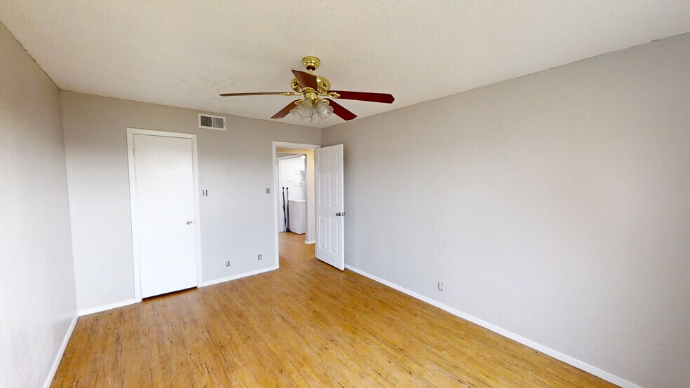 More Photos Of 402 SE 6th St, Andrews Apartments For Sale