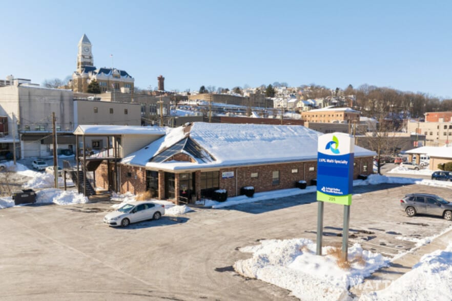 Primary Photo Of 205 E Laurel Blvd, Pottsville Medical For Sale