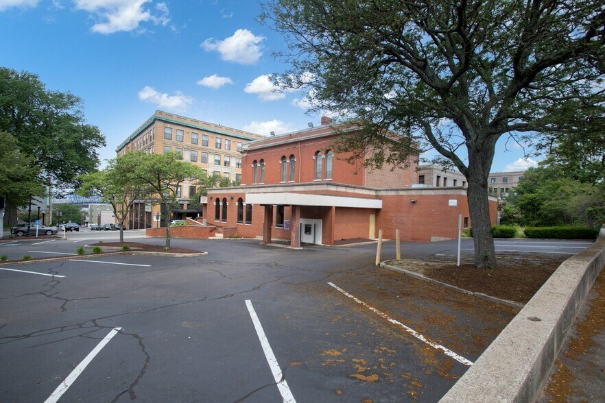 More Photos Of 141 N Main St, Fall River Medical For Lease