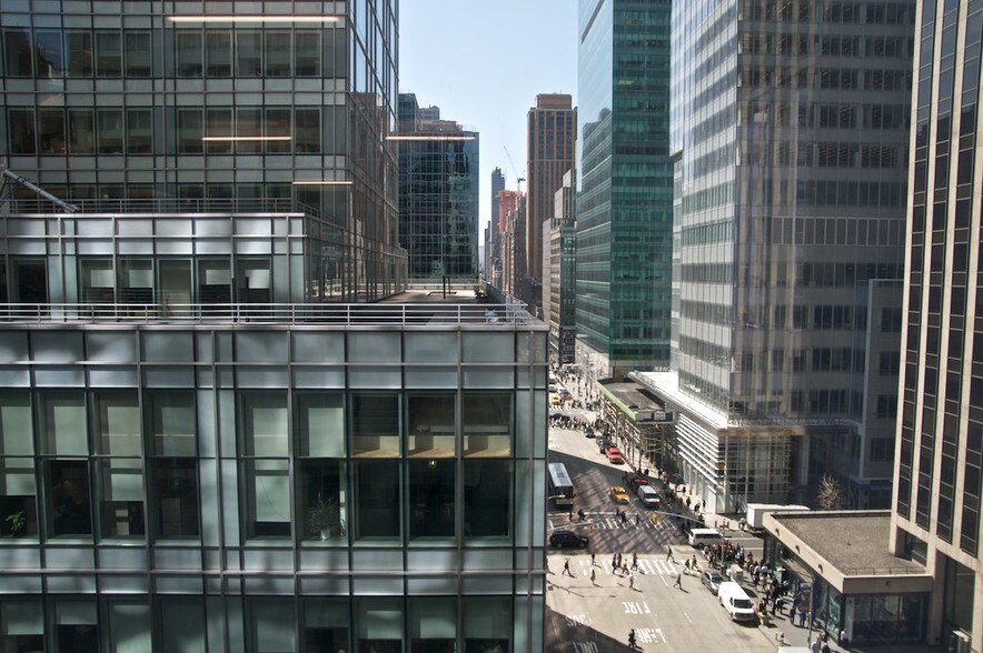 More Photos Of 1140 Avenue of the Americas, New York Coworking Space