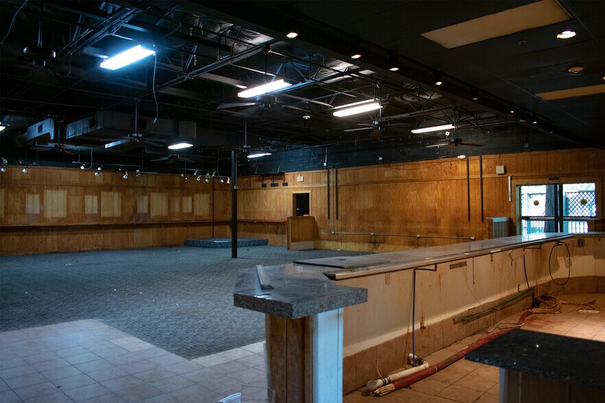 More Photos Of 1801 N Plano Rd, Richardson Specialty For Lease