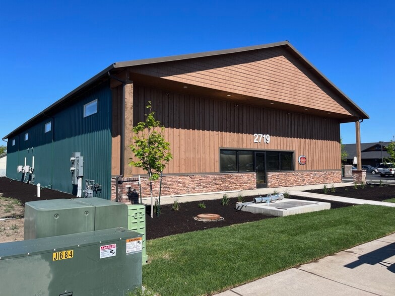 Primary Photo Of 2719 NW 7th st, Redmond Industrial For Lease