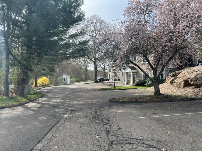 More Photos Of 23 Woodland Rd, Madison Office Residential For Lease