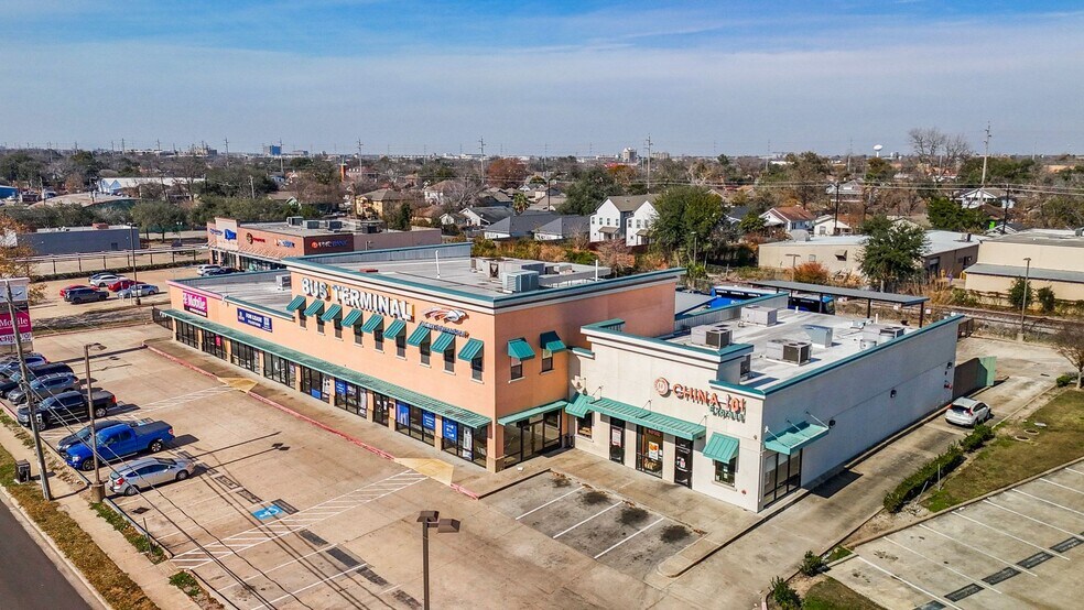 More Photos Of 7011 Harrisburg Blvd, Houston Storefront For Sale