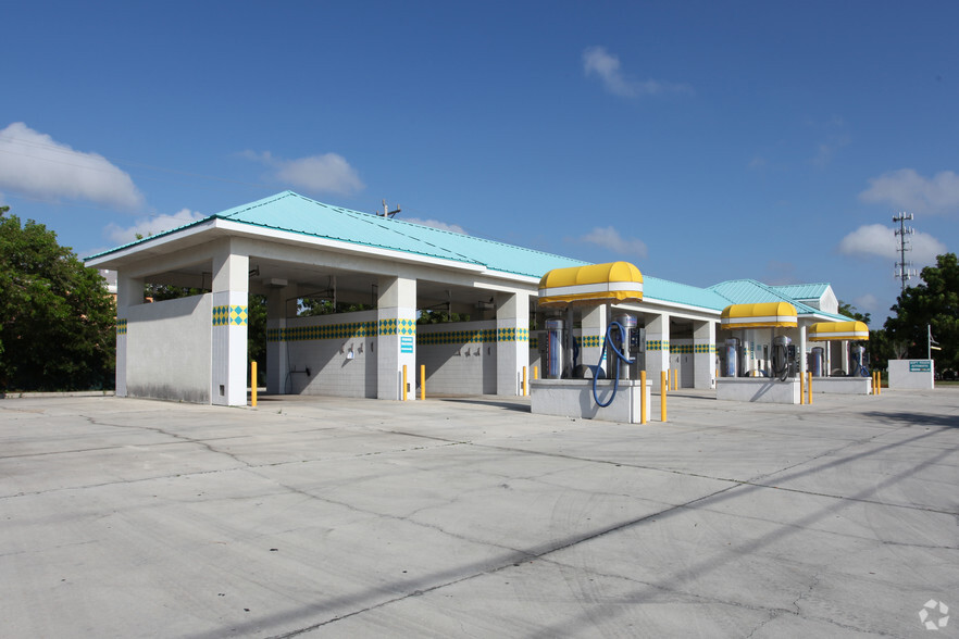 Primary Photo Of 4628 Chiquita Blvd S, Cape Coral Carwash For Sale