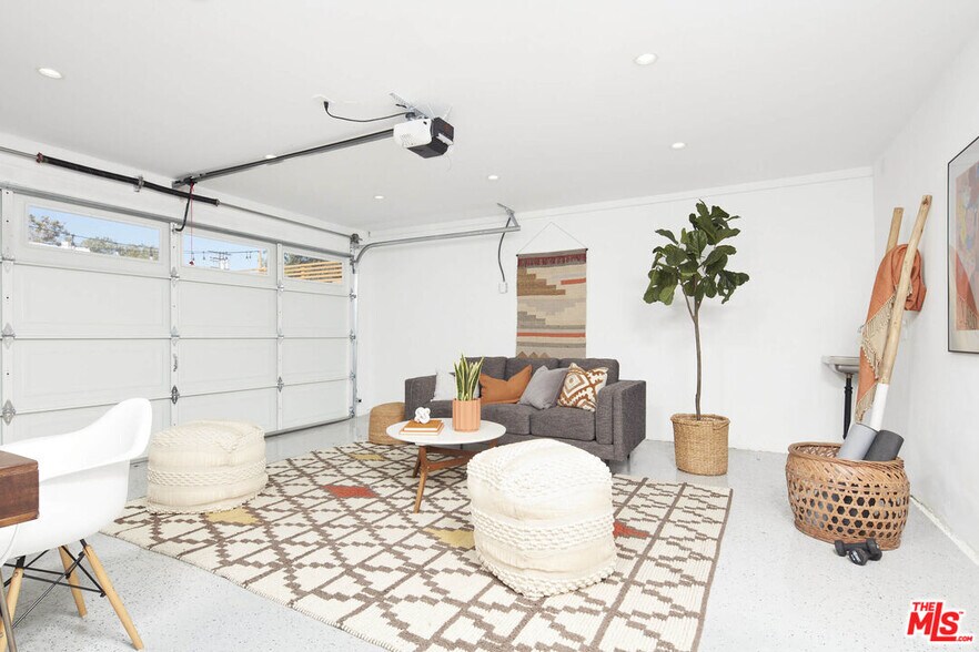 More Photos Of 2818 Abbot Kinney Blvd, Venice Apartments For Sale