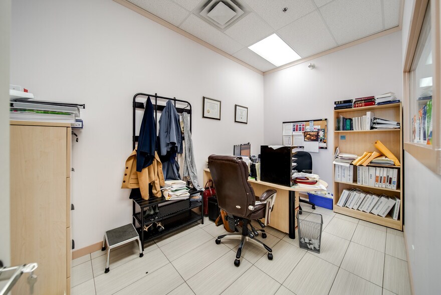More Photos Of 16620 71 St NW, Edmonton Storefront For Sale
