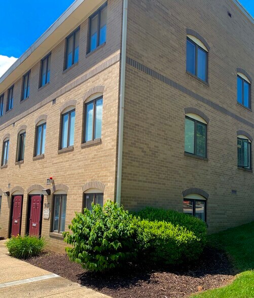 More Photos Of 931-947 Russell Ave, Gaithersburg Medical For Lease