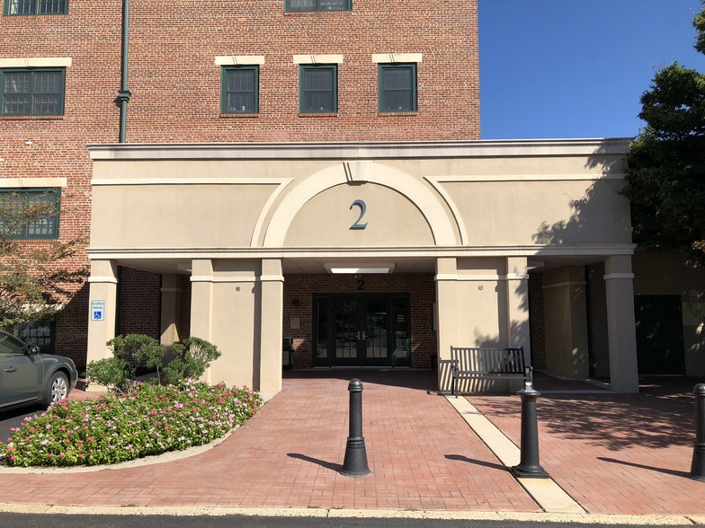 More Photos Of 422 Mill St, Bristol Office For Sale