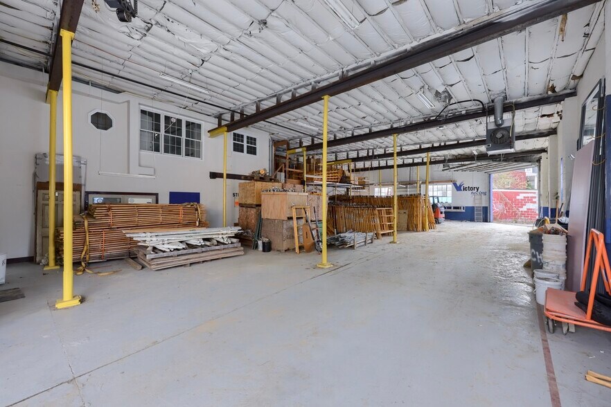 More Photos Of 218 E Madison St, Lancaster Distribution For Sale
