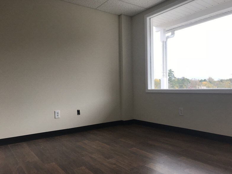 More Photos Of 409 Highway 64, Ocoee Showroom For Sale