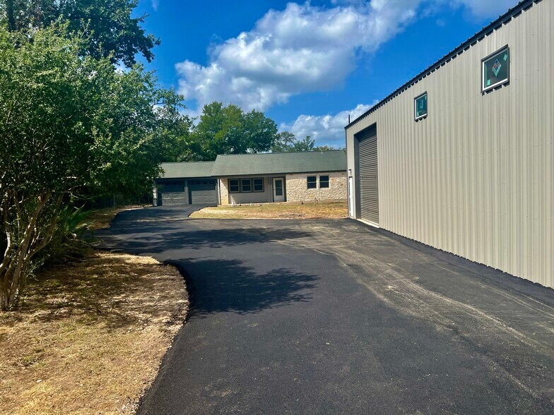 More Photos Of 16001 Awalt Dr, Austin Office For Sale