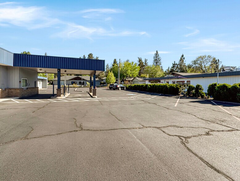 More Photos Of 671 NE Greenwood Ave, Bend Office For Lease