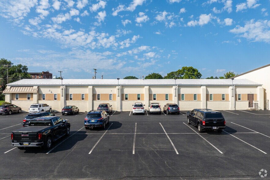 More Photos Of 361 E 6th St, Red Hill Warehouse For Sale