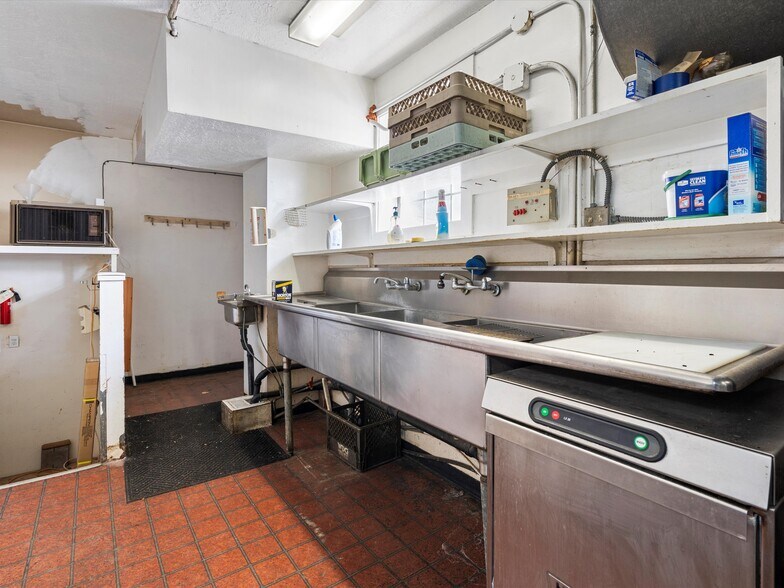 More Photos Of 900 S Highway 39, Huntsville Restaurant For Sale